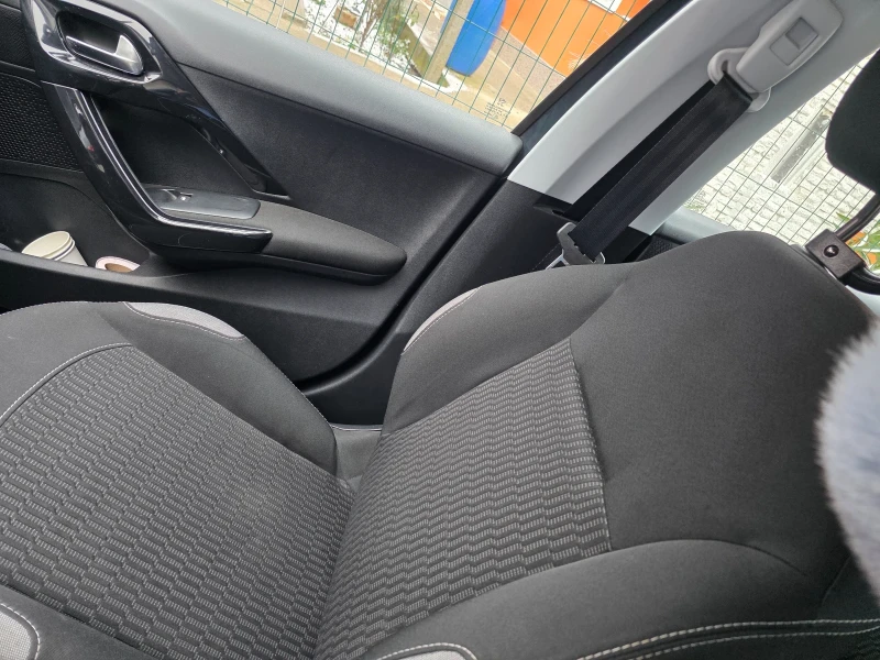 Peugeot 208 1400, снимка 8 - Автомобили и джипове - 52908056