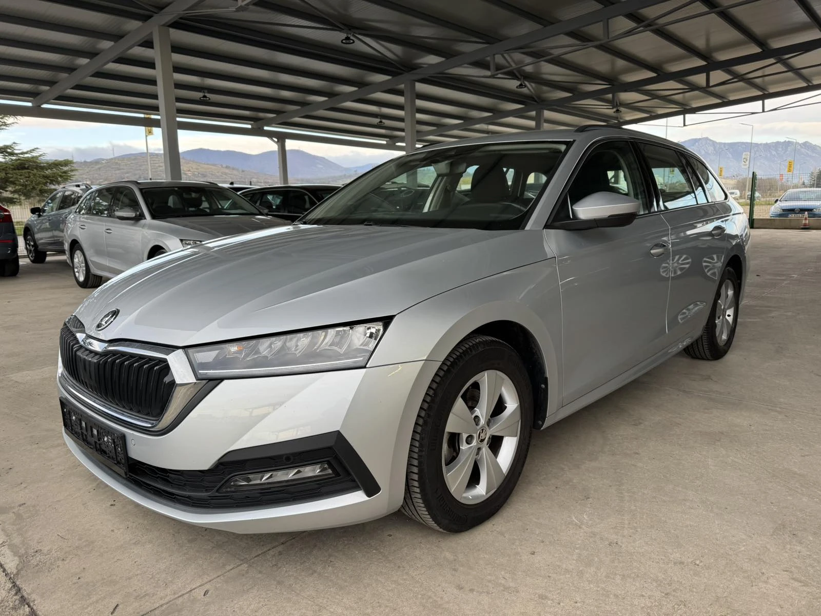 Skoda Octavia 2.0 TDI* 150ps* 170хл.км* DISTR* НАВИ* КАМЕРА, снимка 1
