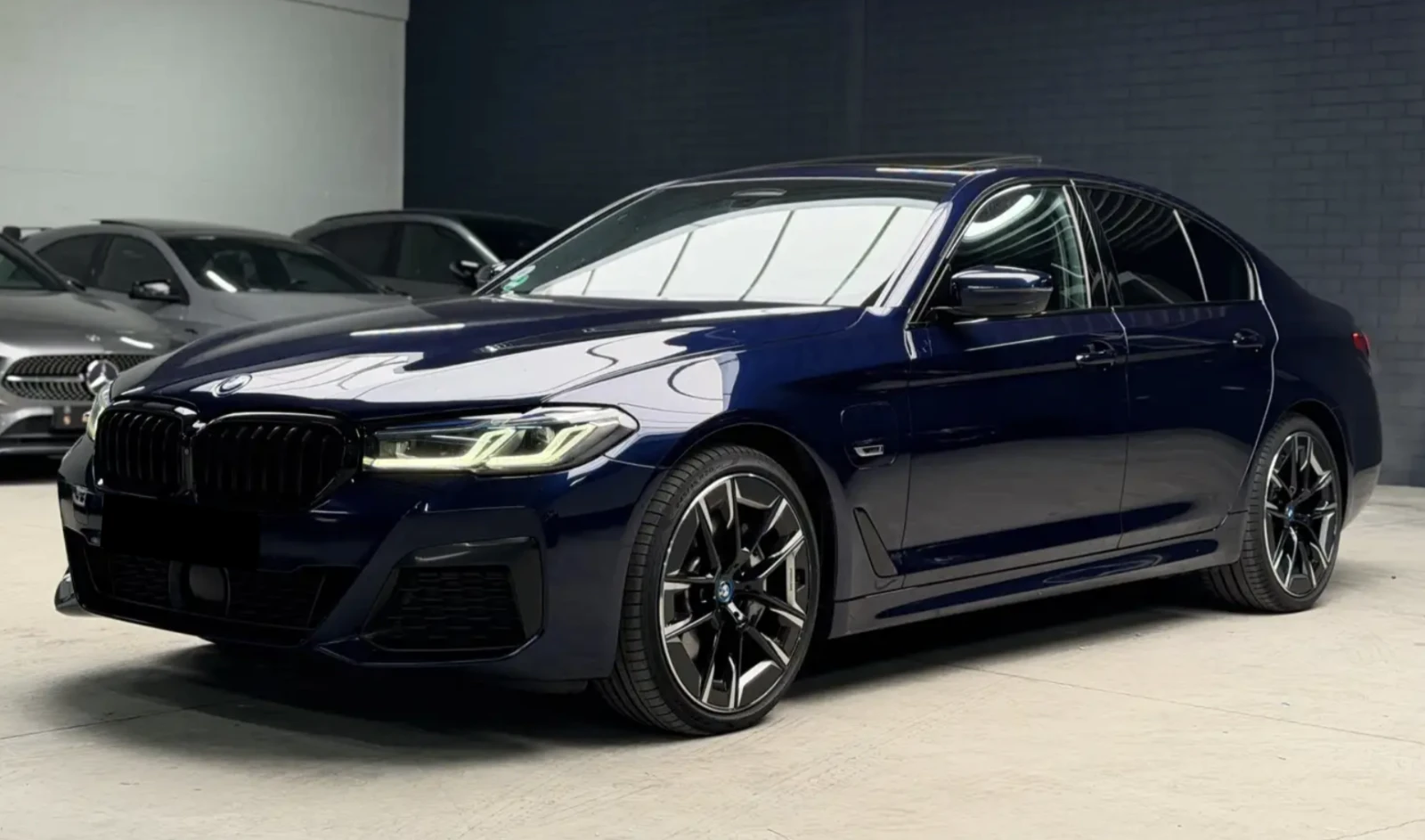 BMW 545 e xDrive Монитори/B&W/360/Exclusive/Head-up, снимка 1