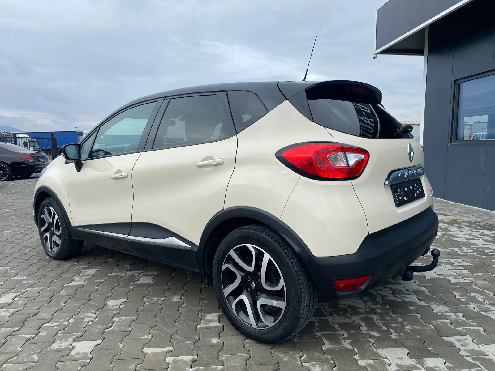 Renault Captur 1.5cdi Автоматик !!! Собствен лизинг !!! - изображение 6