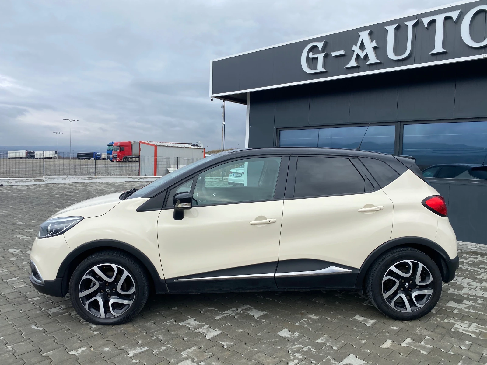 Renault Captur 1.5cdi Автоматик !!! Собствен лизинг !!! - изображение 8