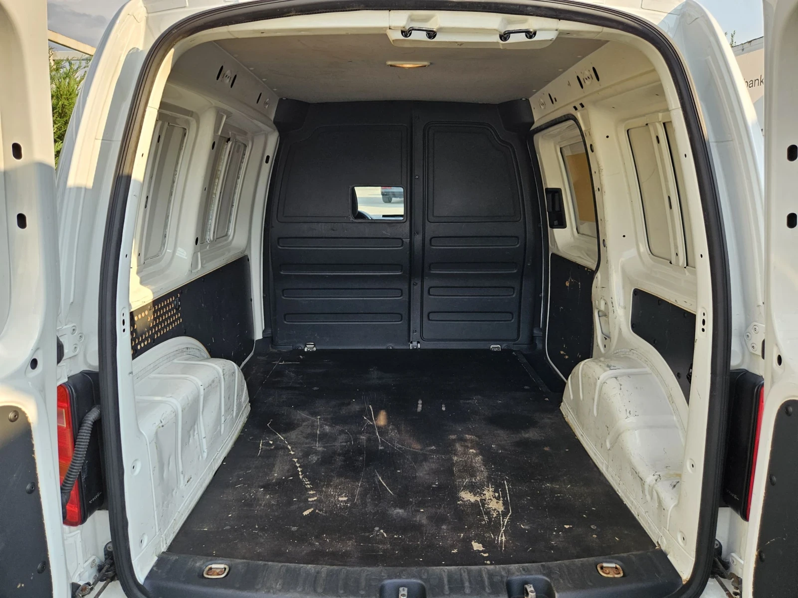 VW Caddy 2.0TDI-102кс= КЛИМАТИК - изображение 9