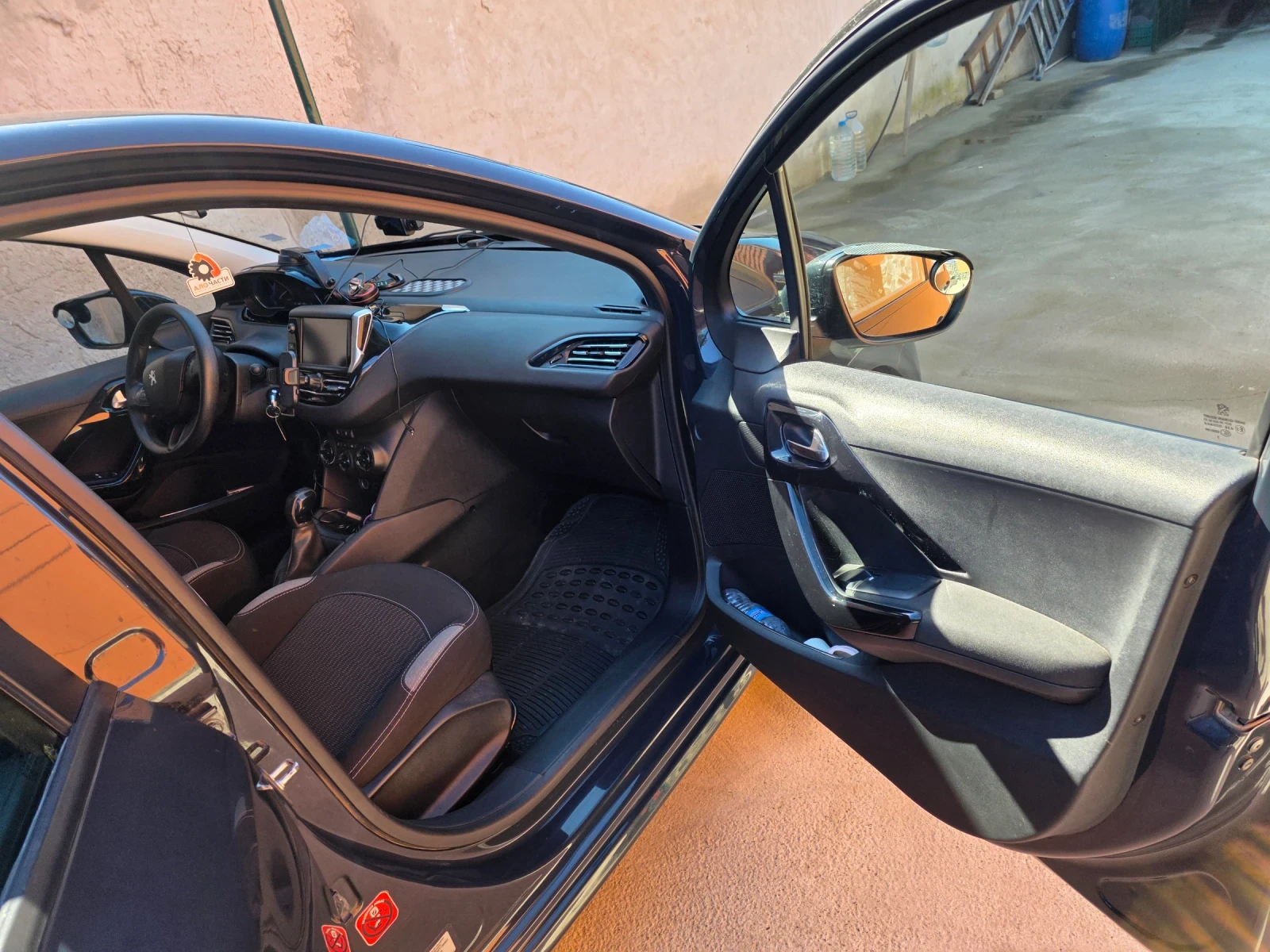 Peugeot 208 1400, снимка 16 - Автомобили и джипове - 53221172