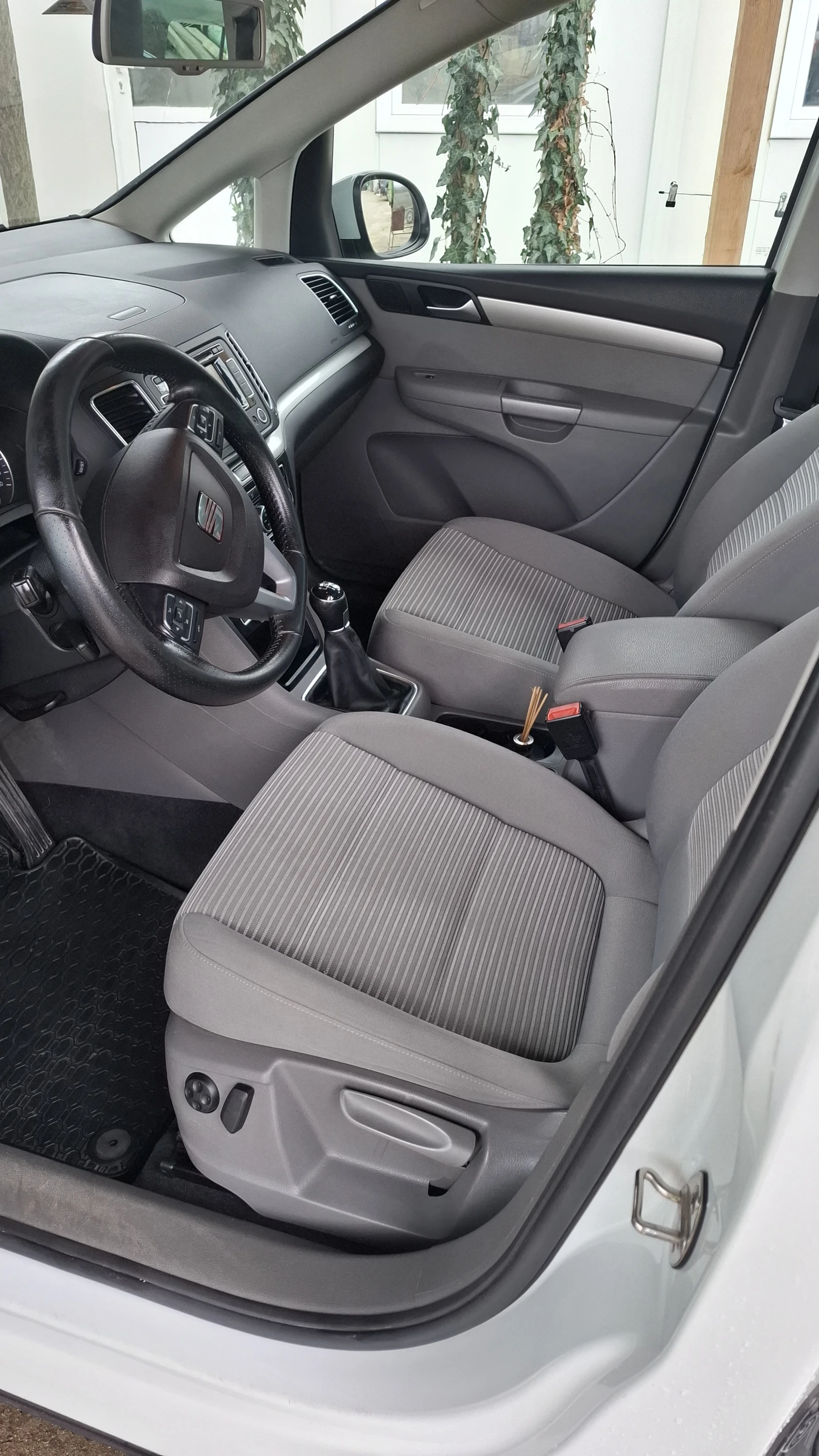 Seat Alhambra 2.0tdi 177кс , снимка 14 - Автомобили и джипове - 53954158