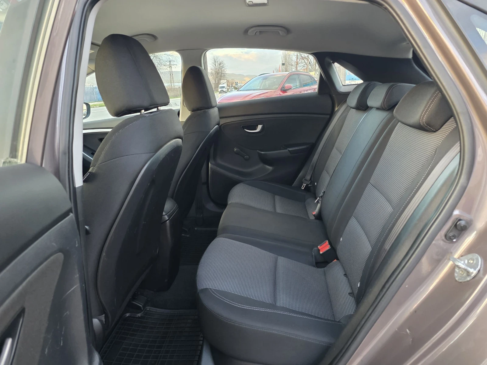 Hyundai I30 1.6CRDI EURO6 1 СОБСТВЕНИК - изображение 9