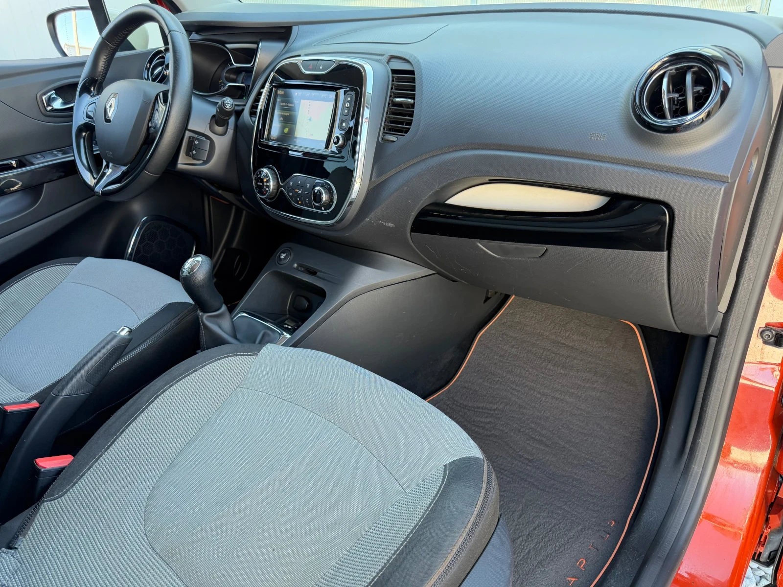 Renault Captur Камера, key less, нави, led, bi color, снимка 8 - Автомобили и джипове - 54694648