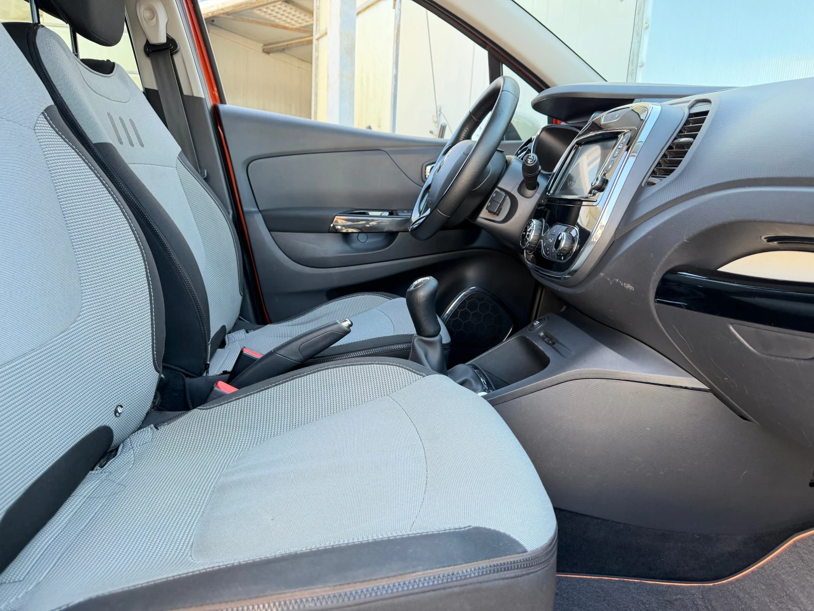Renault Captur Камера, key less, нави, led, bi color, снимка 14 - Автомобили и джипове - 54694648