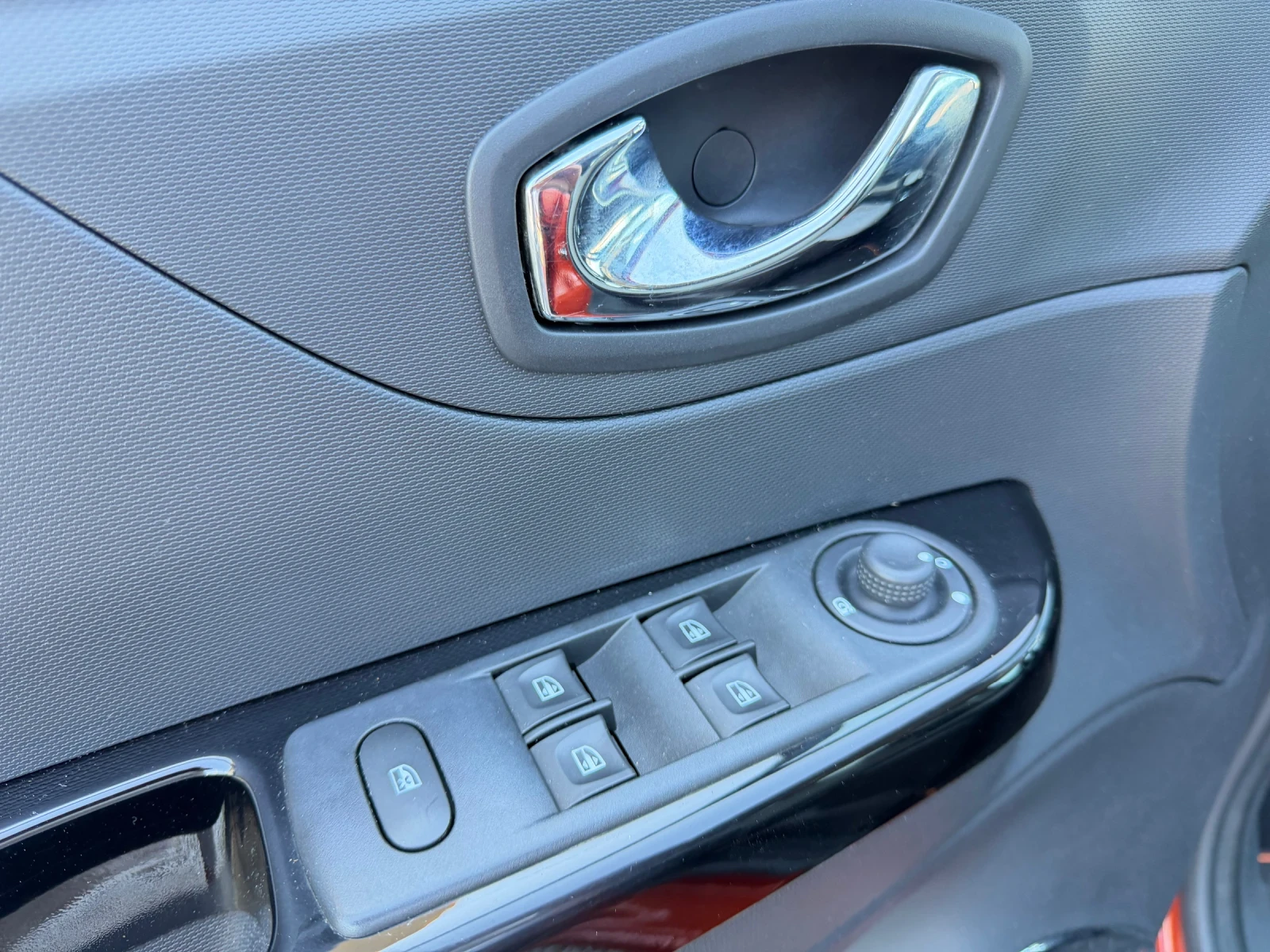 Renault Captur Камера, key less, нави, led, bi color, снимка 10 - Автомобили и джипове - 54694648