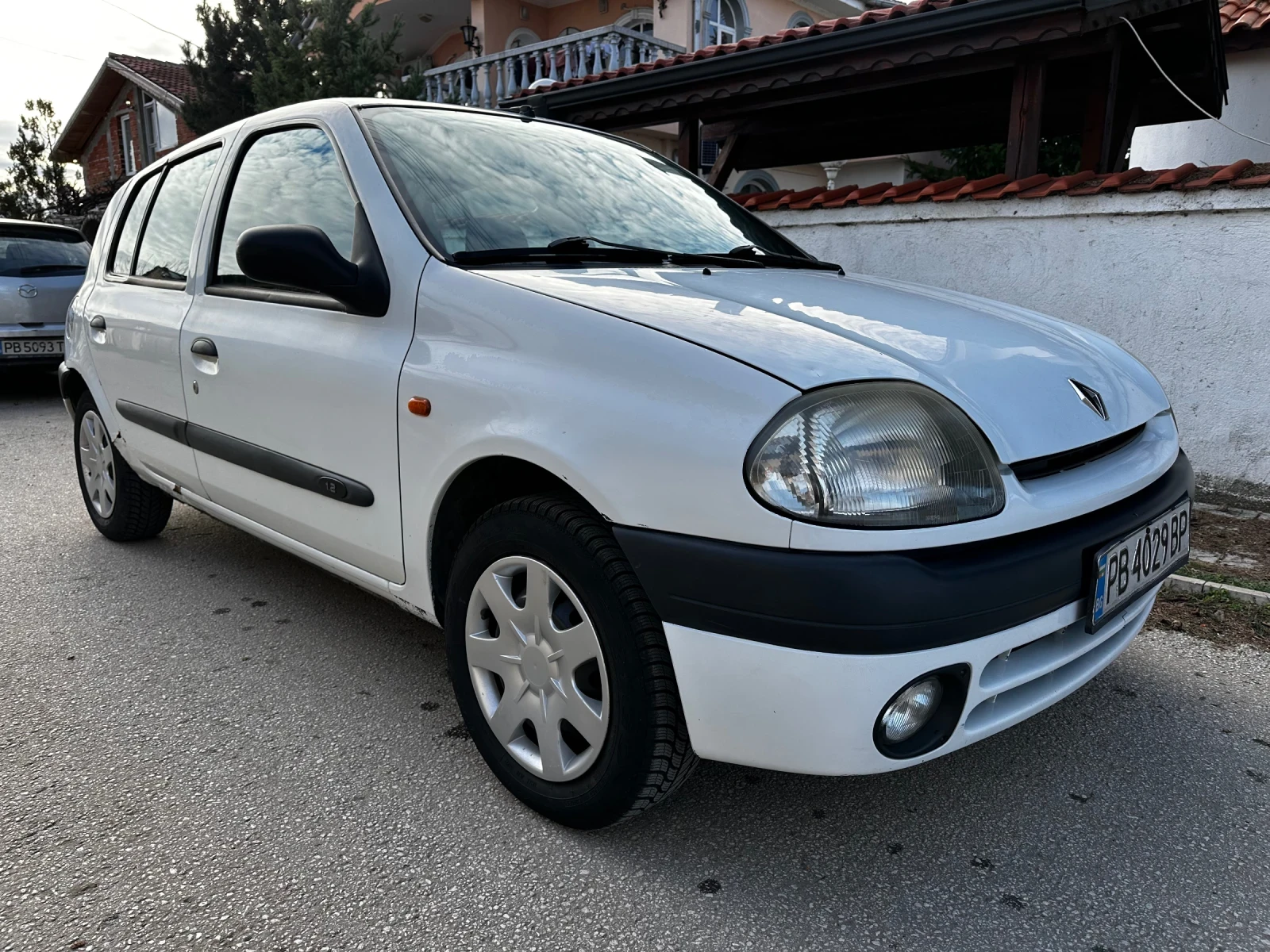 Renault Clio 1.2 Бензин, снимка 12 - Автомобили и джипове - 55411659