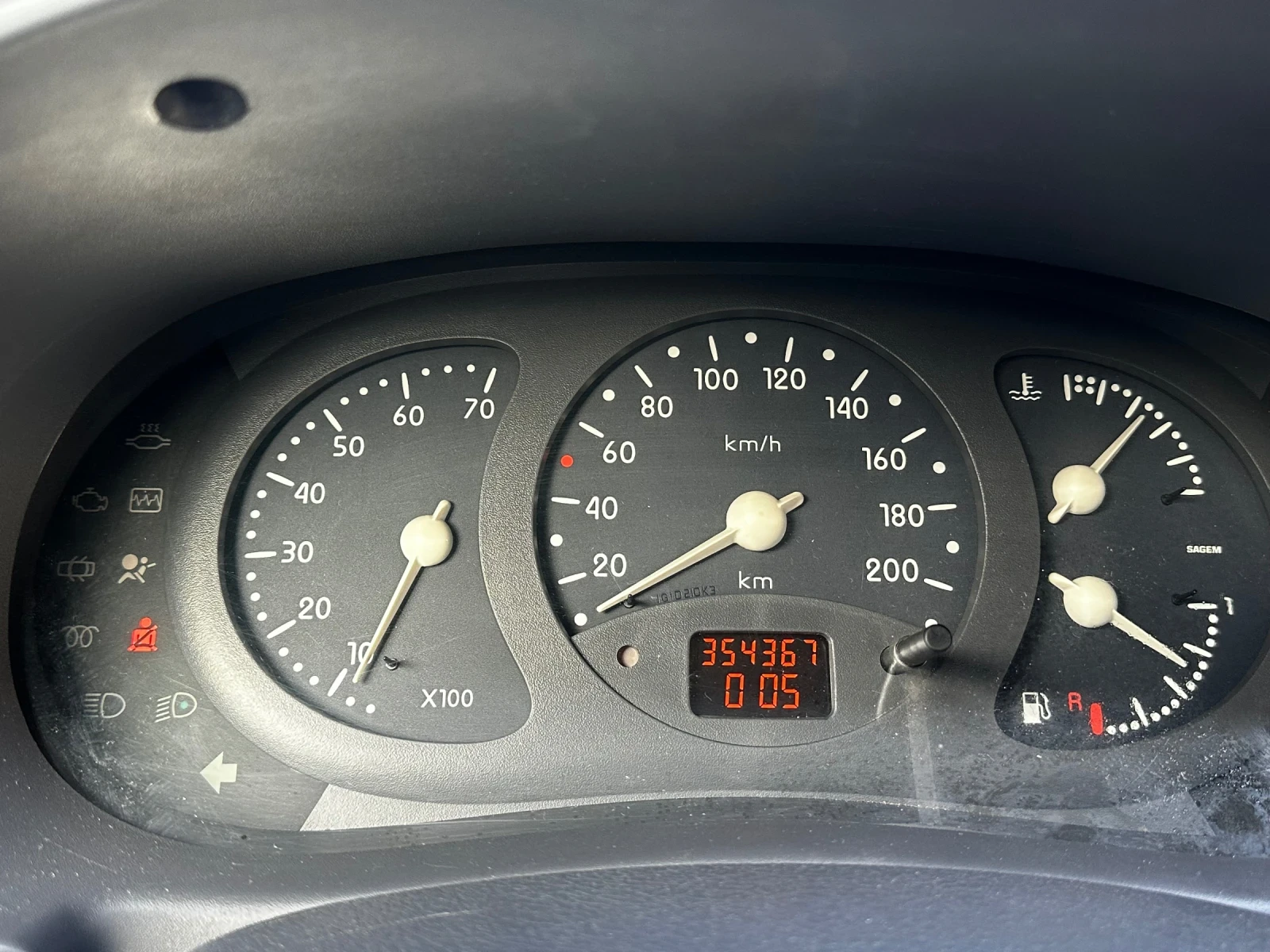 Renault Clio 1.2 Бензин, снимка 7 - Автомобили и джипове - 55411659