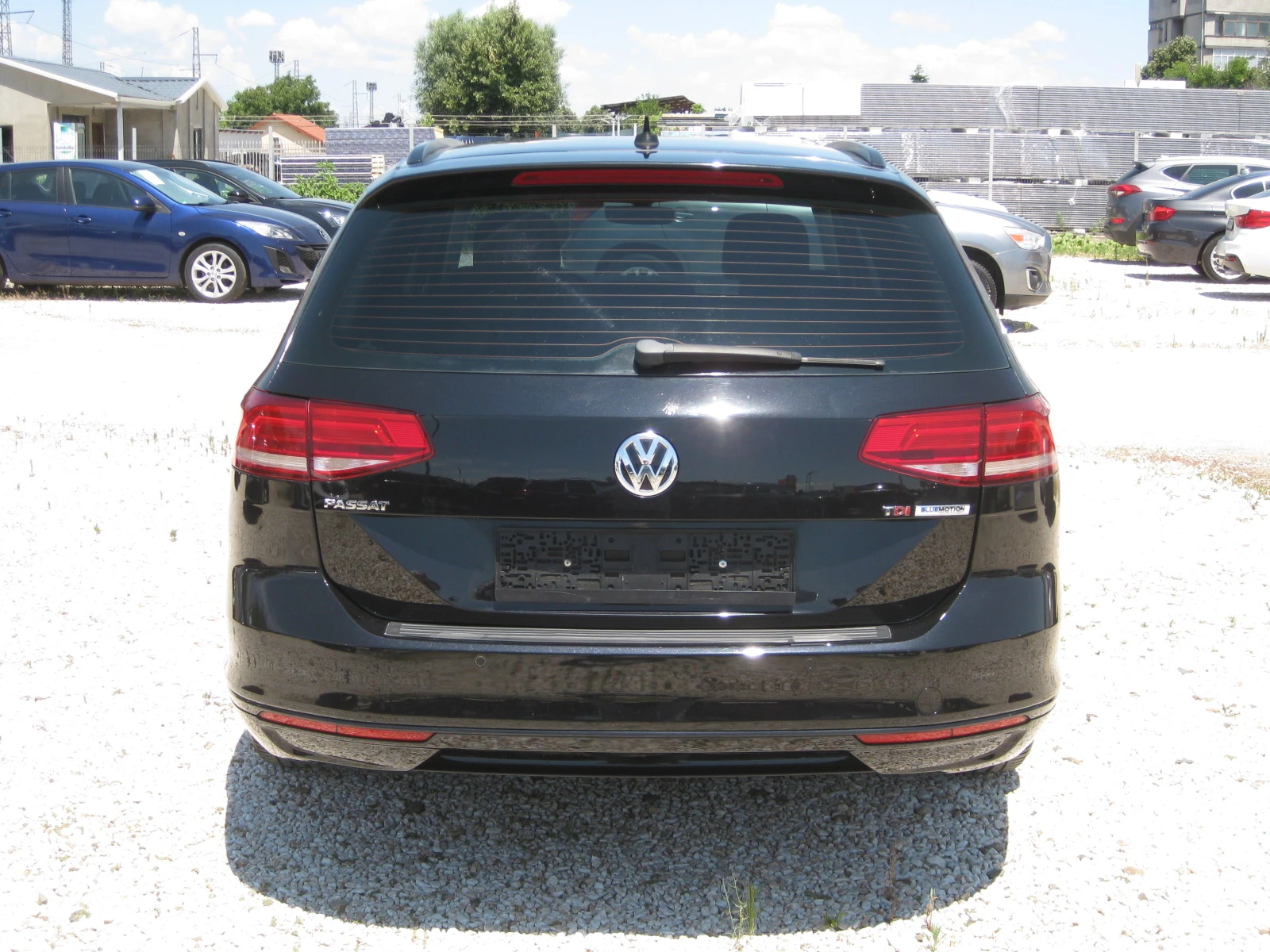 VW Passat 1.6 TDI Bluemotion, снимка 6 - Автомобили и джипове - 55468180
