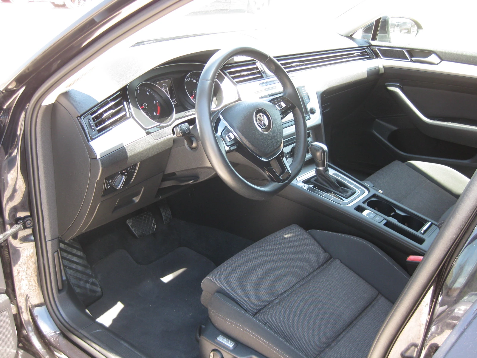 VW Passat 1.6 TDI Bluemotion, снимка 10 - Автомобили и джипове - 55468180