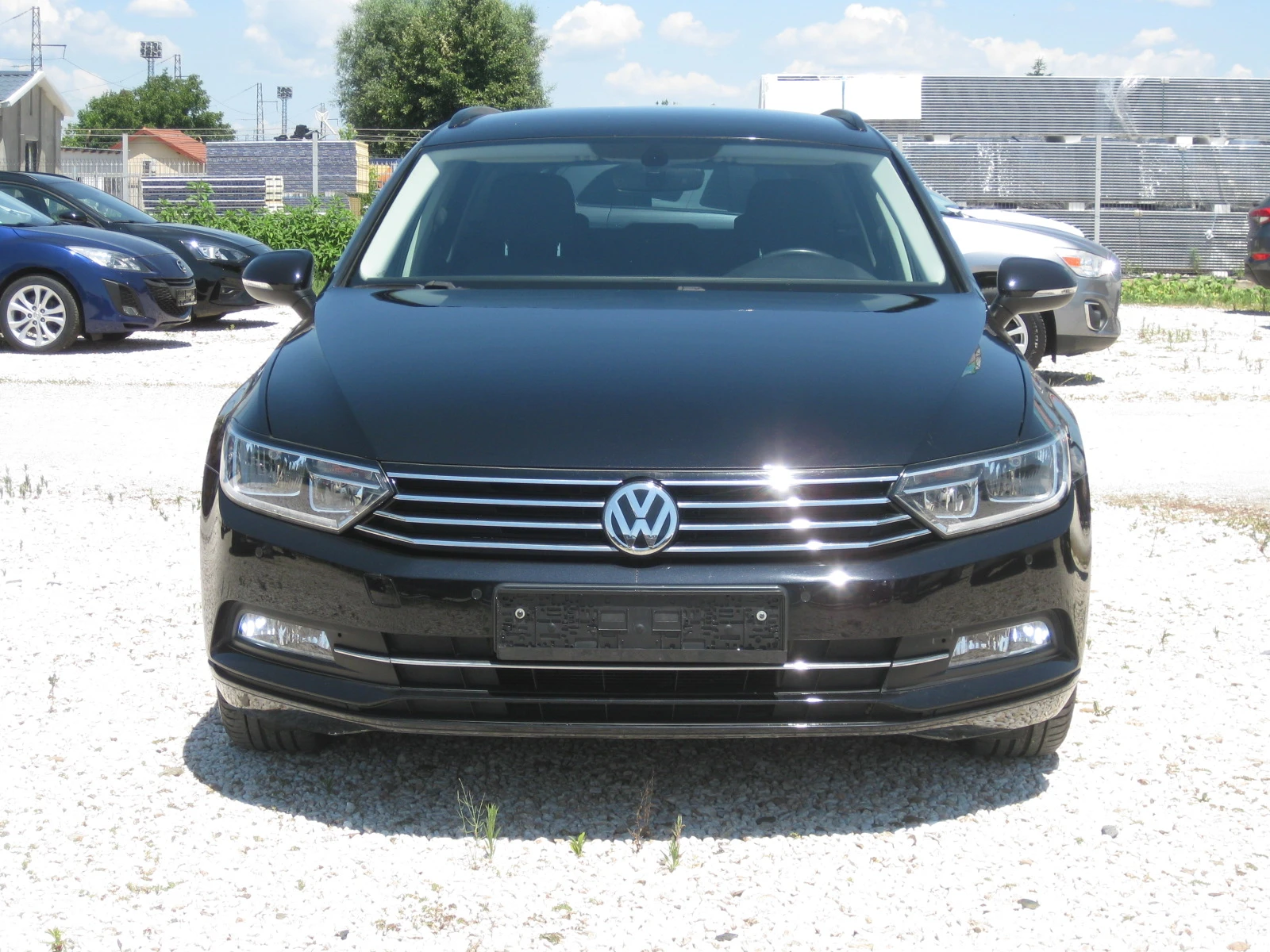 VW Passat 1.6 TDI Bluemotion, снимка 2 - Автомобили и джипове - 55468180