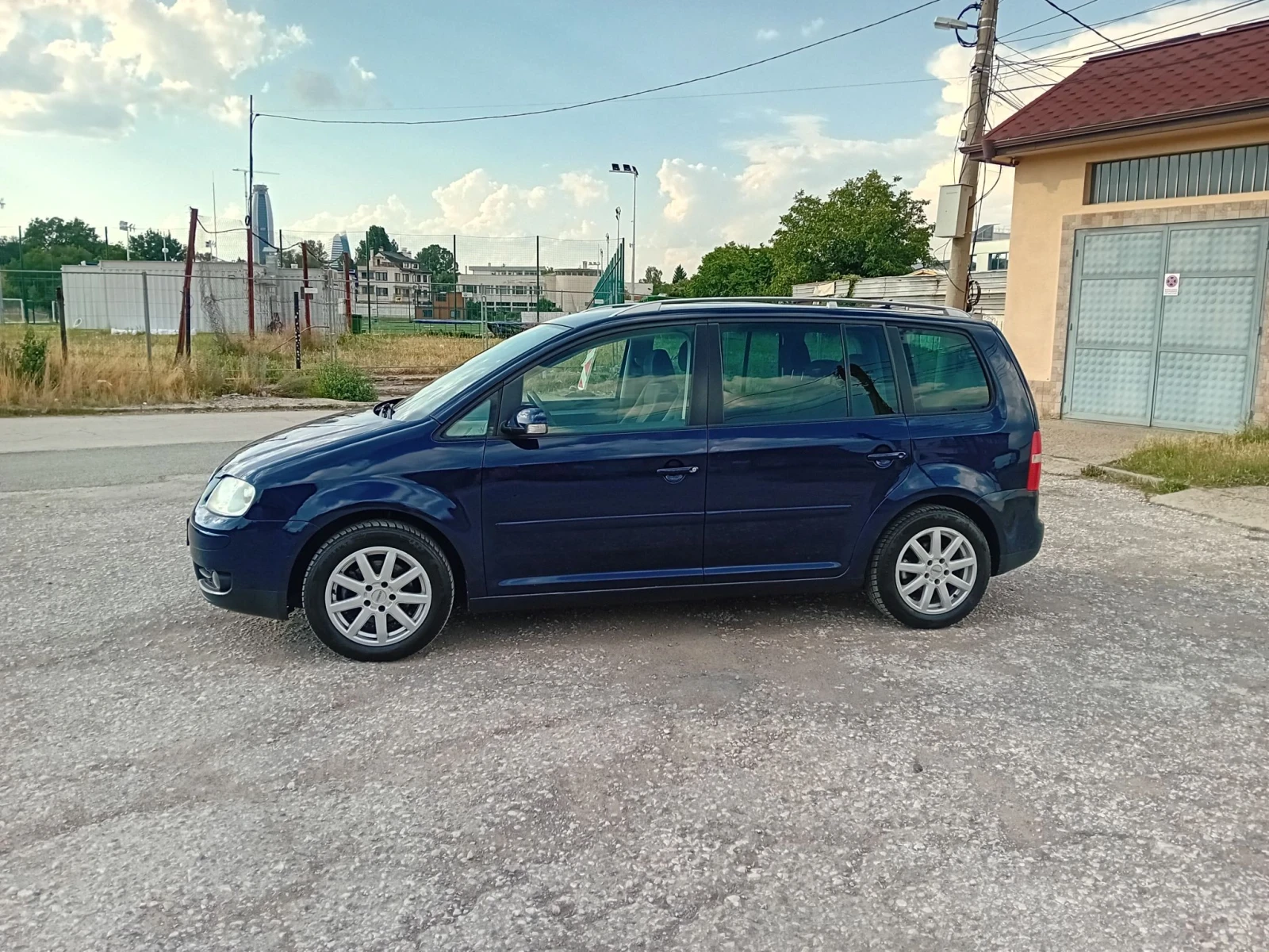 VW Touran, снимка 4 - Автомобили и джипове - 55604297