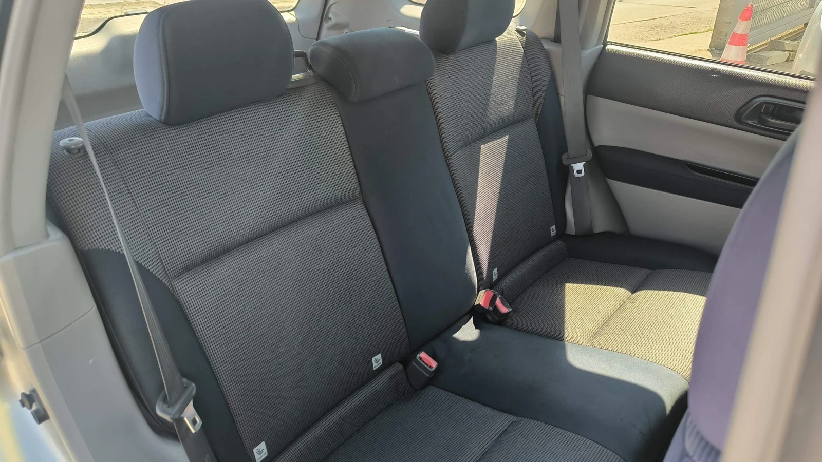 Subaru Forester 2.0i, снимка 11 - Автомобили и джипове - 56005757