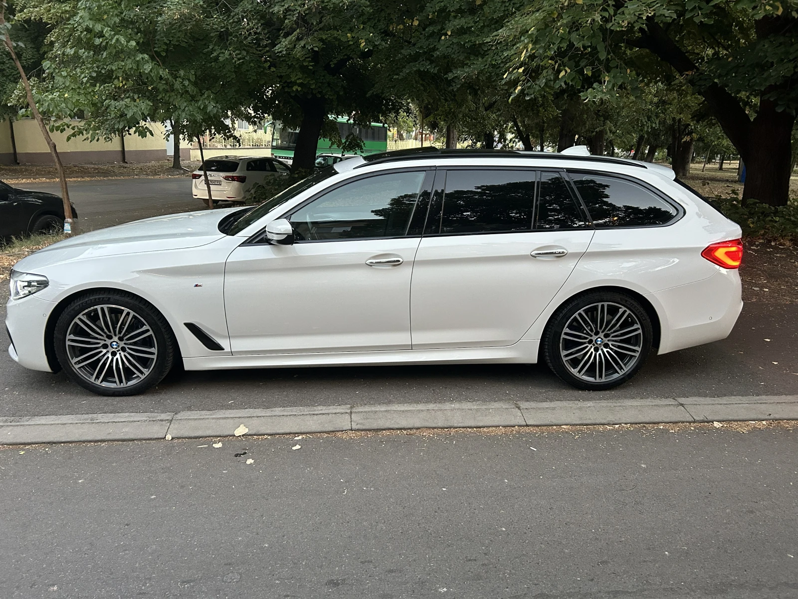 BMW 530 xDrive G31 M Sport, снимка 3 - Автомобили и джипове - 56012776