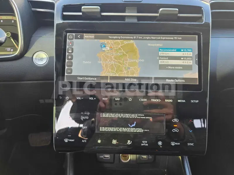 Hyundai Tucson 2.0 CRDI/ОБДУХВАНЕ/DISTRONIC/ВКЛЮЧЕН ТЕХНОТЕСТ, снимка 10 - Автомобили и джипове - 54208895