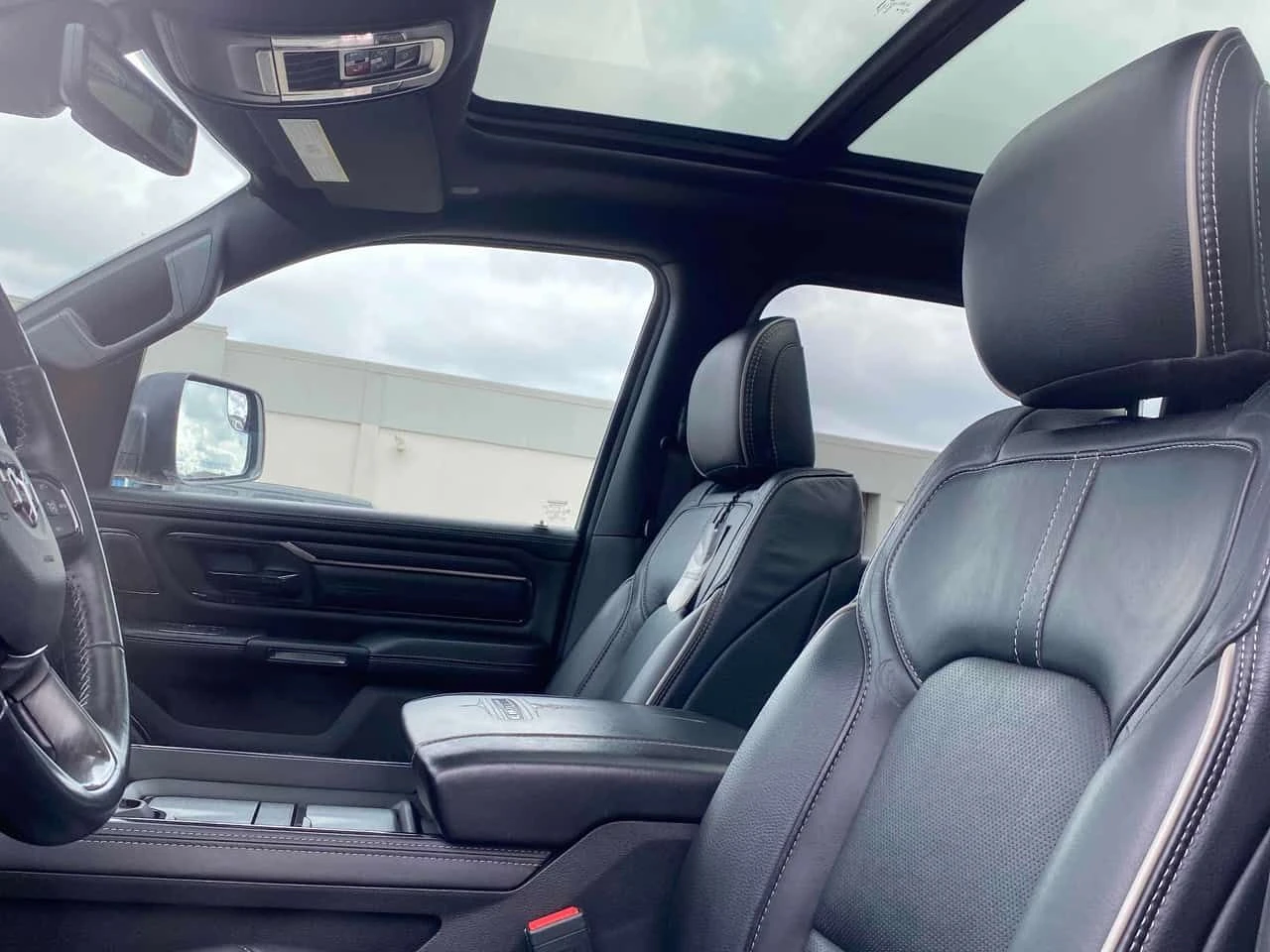 Dodge RAM 1500 * Limited * ДИЗЕЛ * ПРЕДСТАВИТЕЛСТВО * ПОДГРЕВИ, снимка 14 - Автомобили и джипове - 54021149