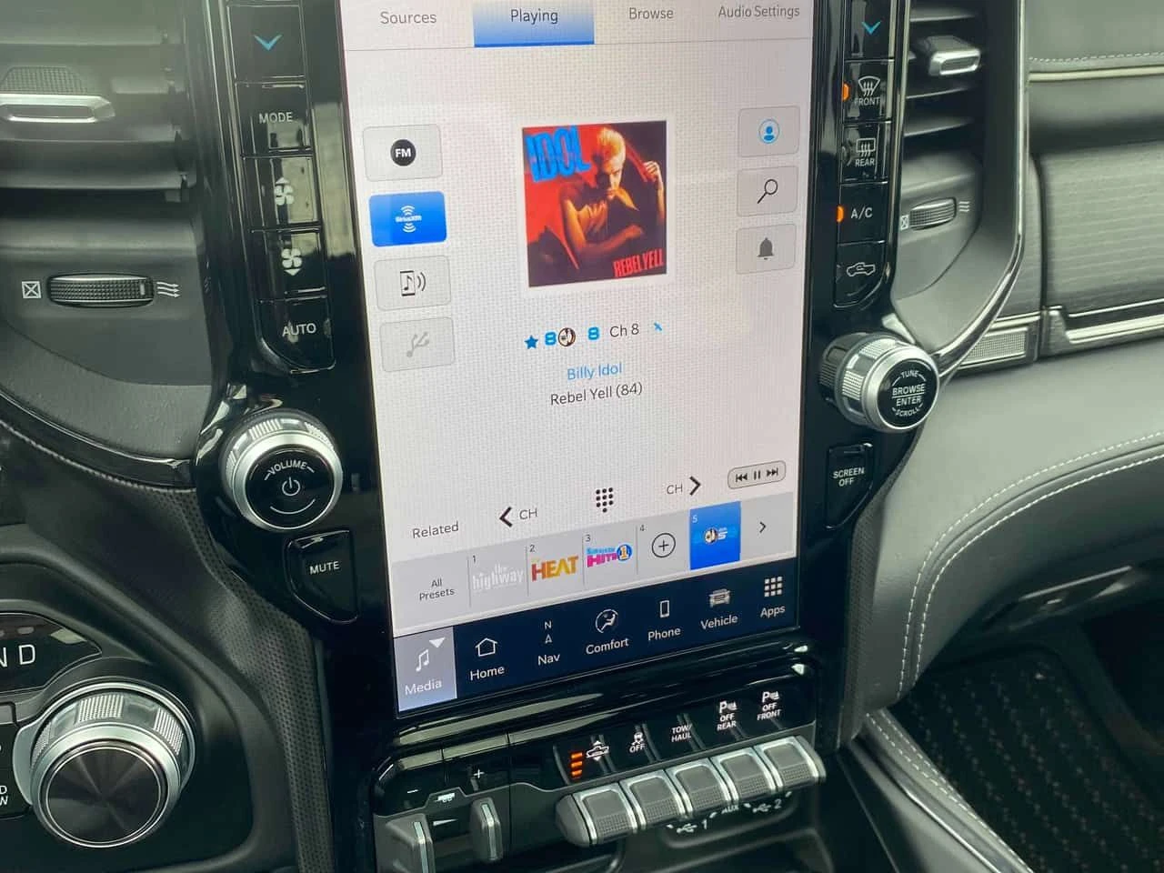 Dodge RAM 1500 * Limited * ДИЗЕЛ * ПРЕДСТАВИТЕЛСТВО * ПОДГРЕВИ, снимка 9 - Автомобили и джипове - 54021149