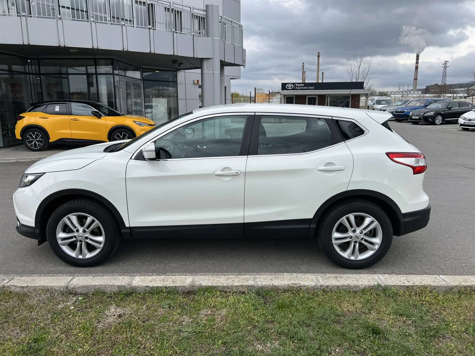 Nissan Qashqai 1.2 DiGT, снимка 6 - Автомобили и джипове - 54030521