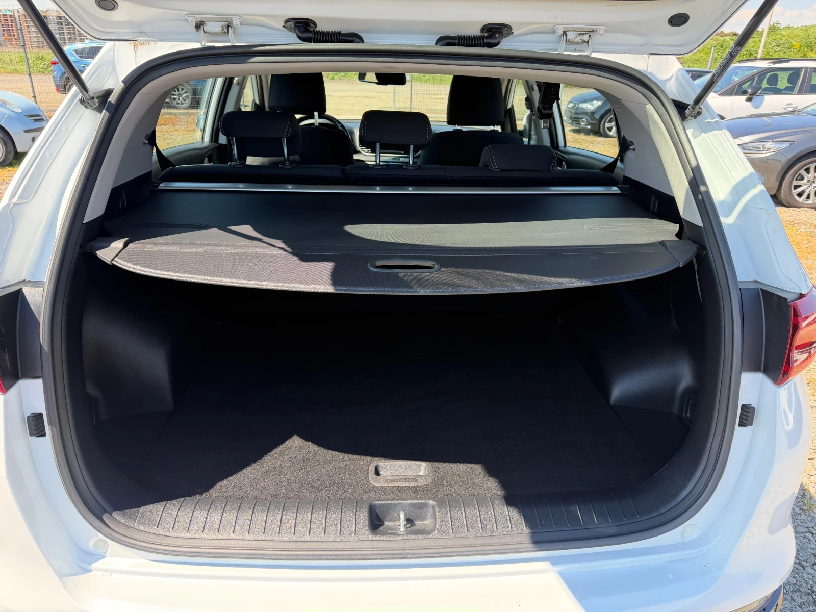 Kia Sportage 1.6 ШВЕЙЦАРИЯ AWD FACELIFT ЕВРО 6 модел 2019 год., снимка 6 - Автомобили и джипове - 54731498