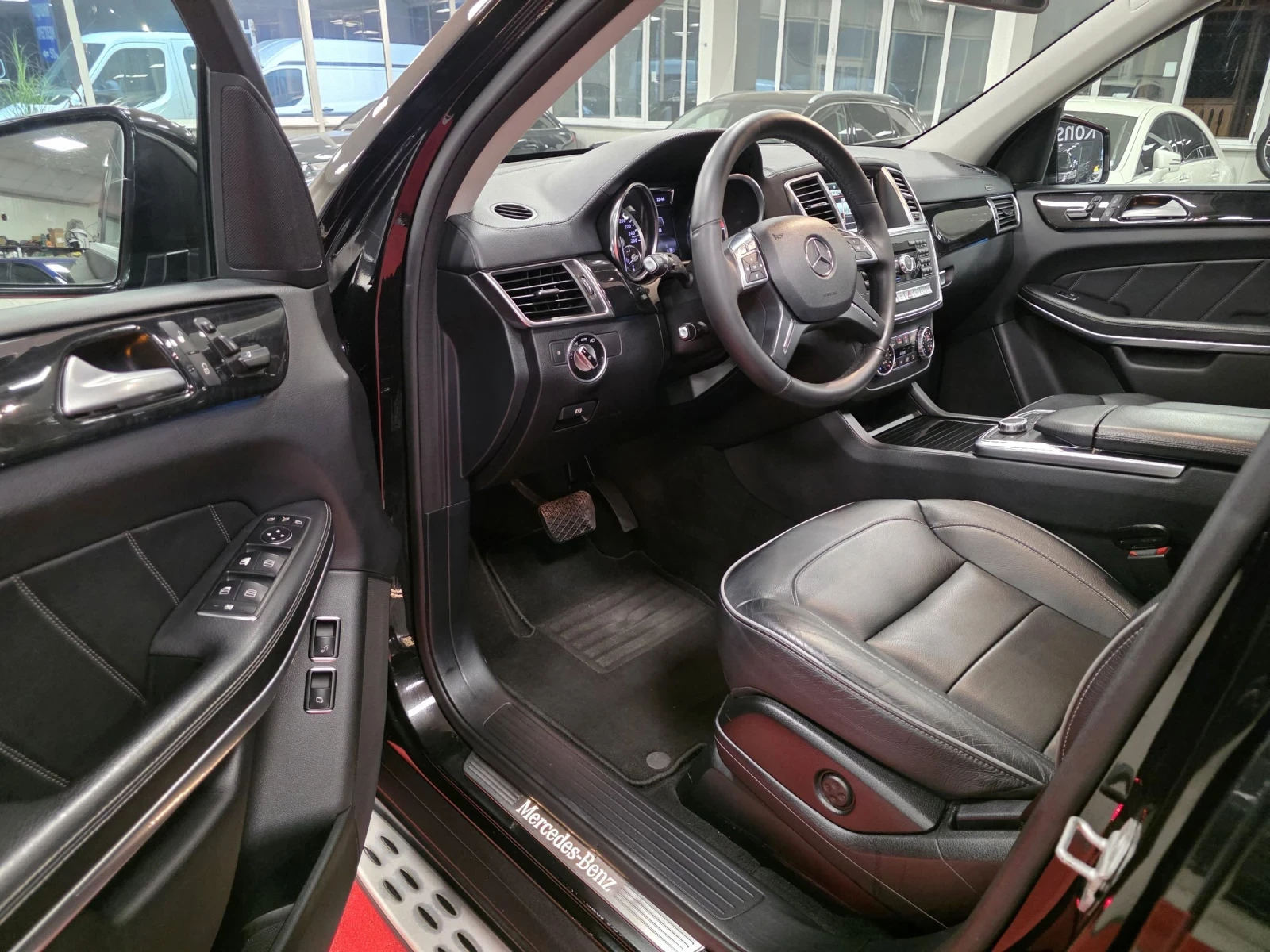 Mercedes-Benz GL 350 d | AMG Line | Първи собственик , снимка 9 - Автомобили и джипове - 55068727