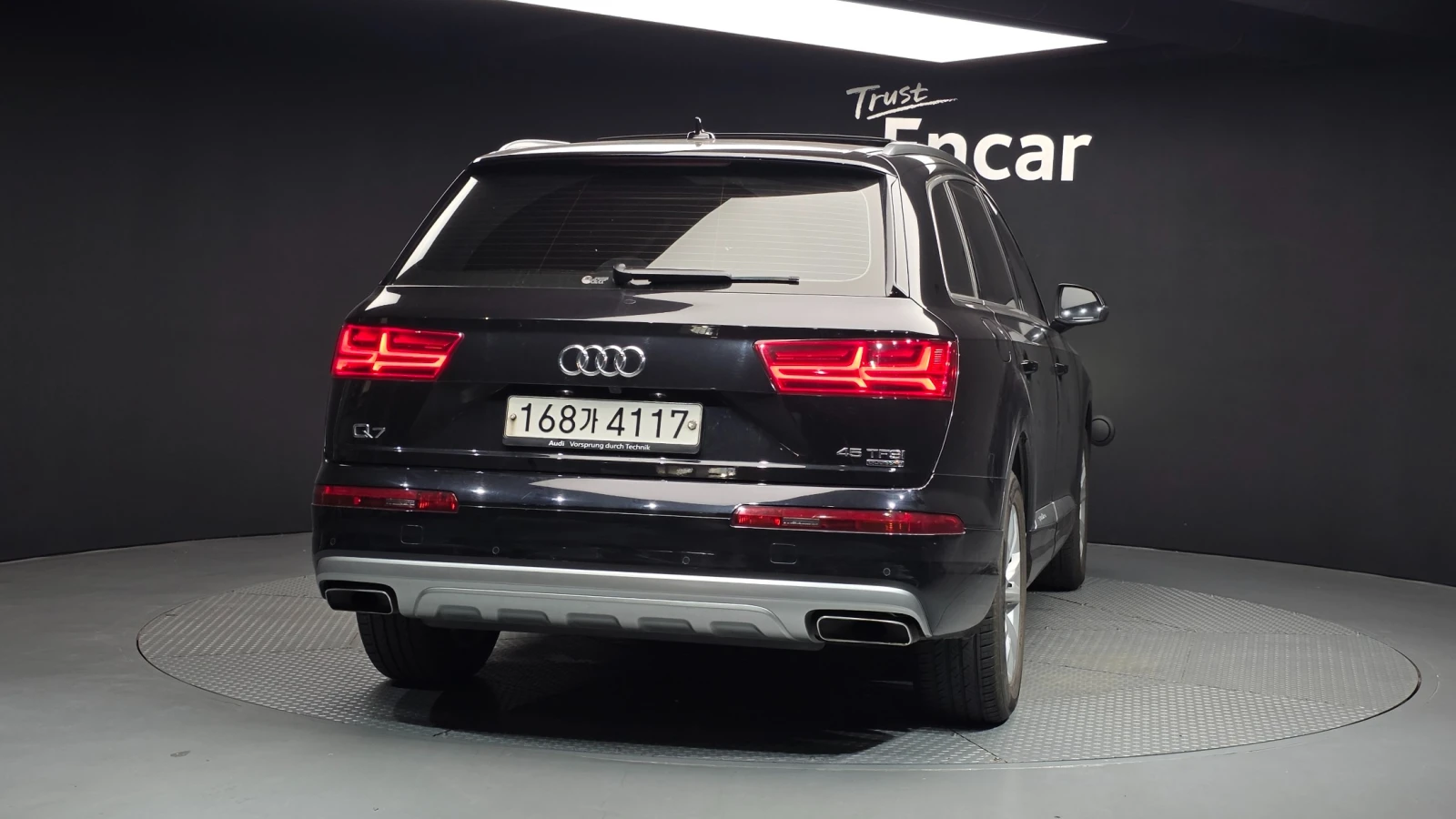 Audi Q7 45TFSI * ПОДГРЕВИ * ПАНО * КАМЕРА * 2 КЛЮЧА, снимка 4 - Автомобили и джипове - 55176310