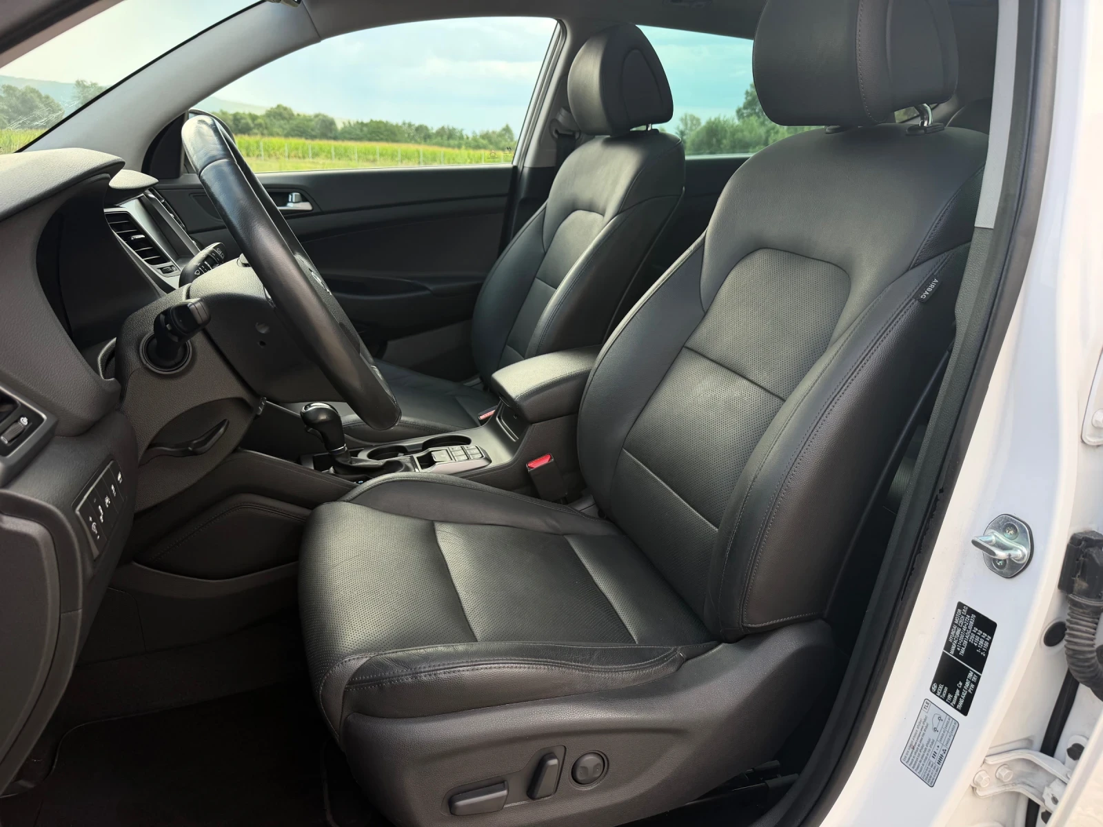 Hyundai Tucson 2.0 CRDi 4x4 Premium/ Всички екстри, снимка 11 - Автомобили и джипове - 55792834
