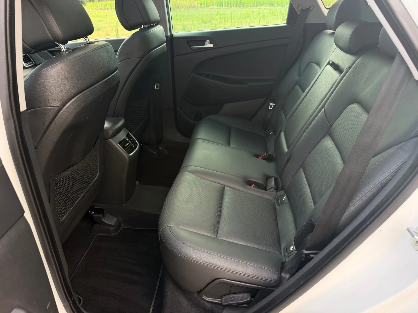 Hyundai Tucson 2.0 CRDi 4x4 Premium/ Всички екстри, снимка 14 - Автомобили и джипове - 55792834