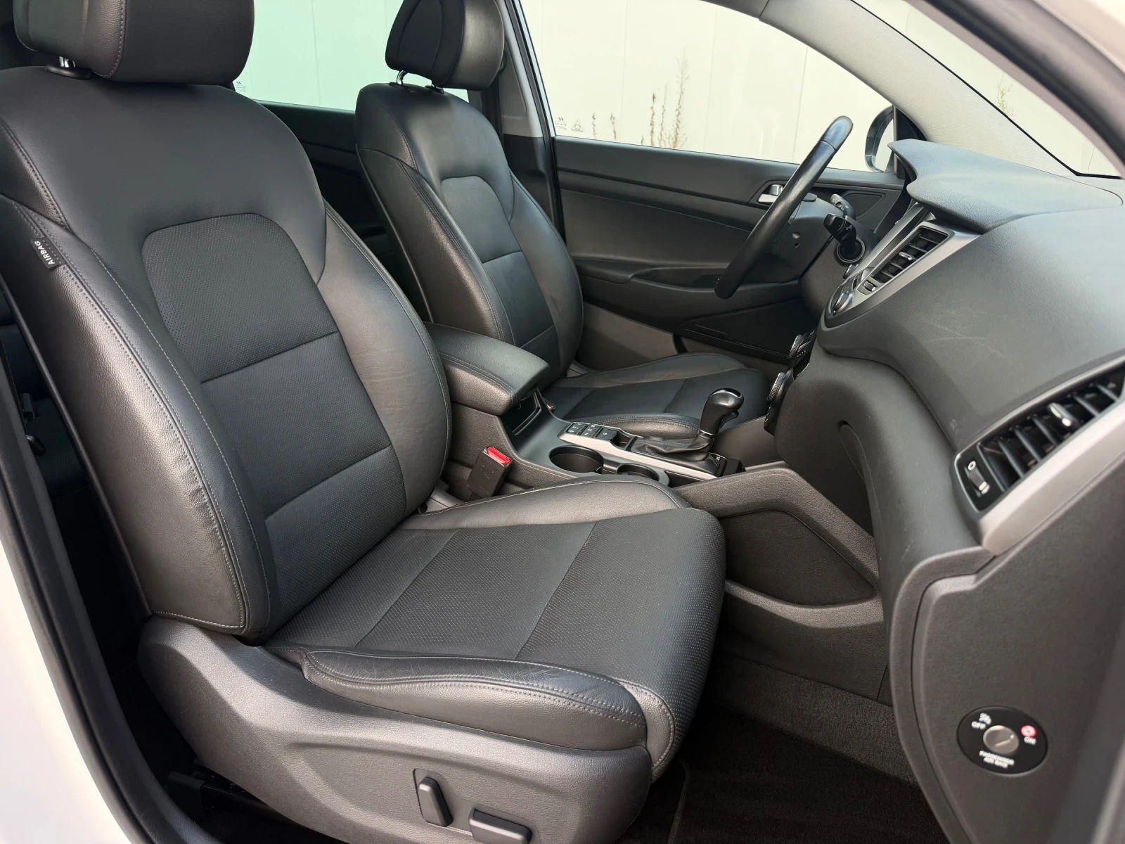 Hyundai Tucson 2.0 CRDi 4x4 Premium/ Всички екстри, снимка 13 - Автомобили и джипове - 55792834
