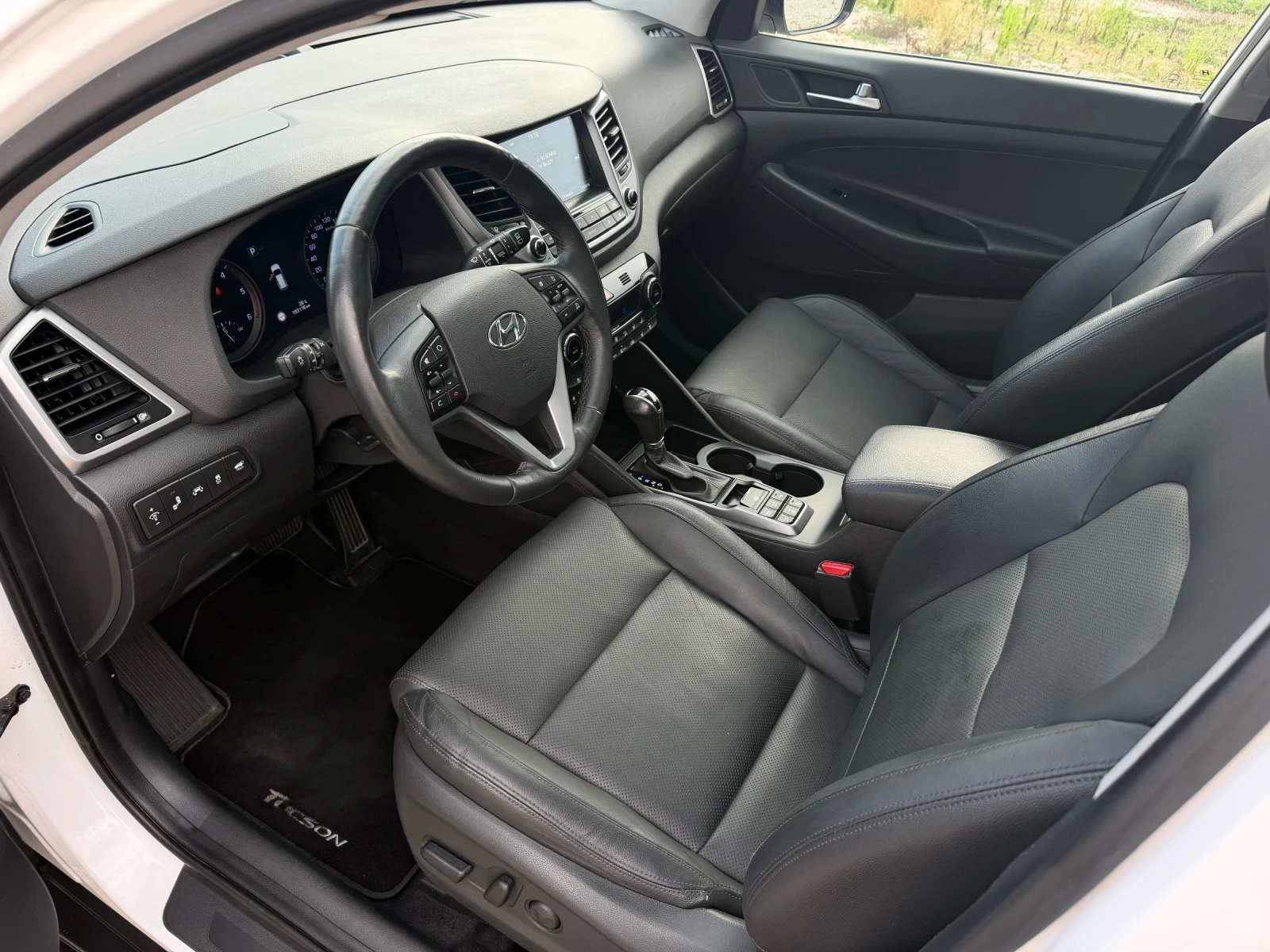 Hyundai Tucson 2.0 CRDi 4x4 Premium/ Всички екстри, снимка 10 - Автомобили и джипове - 55792834