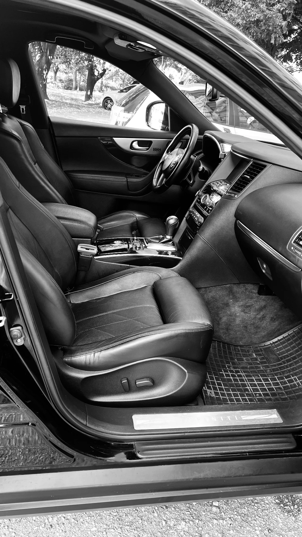 Infiniti QX70 s, снимка 16 - Автомобили и джипове - 55982297