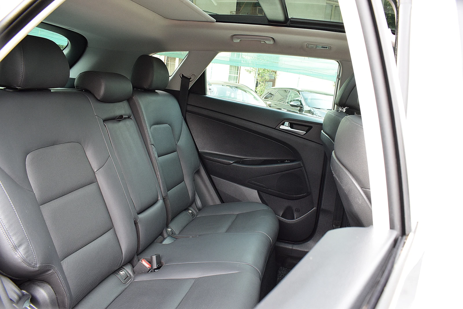 Hyundai Tucson 2.0ШВЕЙЦАРИЯ/VERTEX/4x4/АВТОМАТИК/ОБДУХВАНЕ/КАМЕРА, снимка 15 - Автомобили и джипове - 56168732