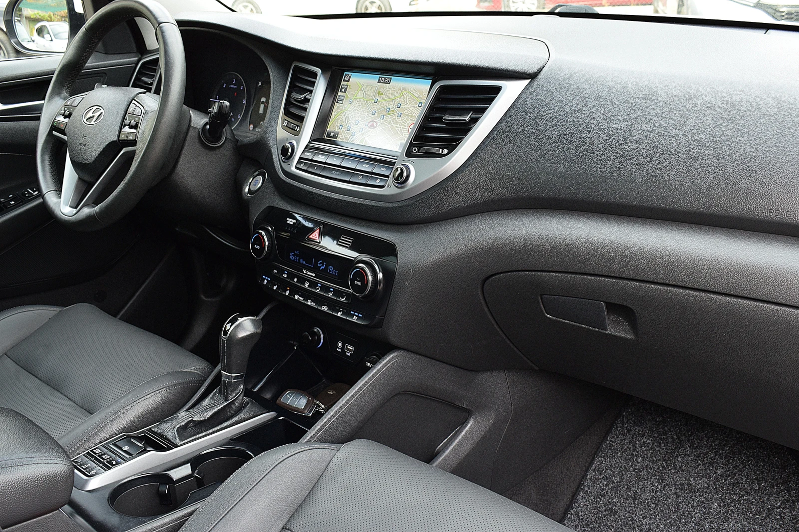 Hyundai Tucson 2.0ШВЕЙЦАРИЯ/VERTEX/4x4/АВТОМАТИК/ОБДУХВАНЕ/КАМЕРА, снимка 12 - Автомобили и джипове - 56168732