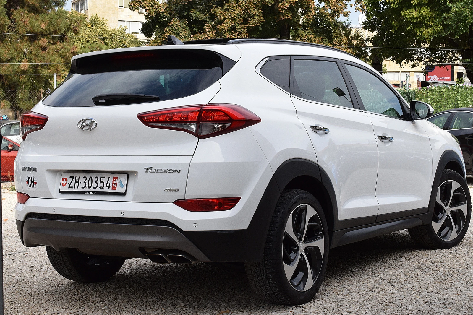 Hyundai Tucson 2.0ШВЕЙЦАРИЯ/VERTEX/4x4/АВТОМАТИК/ОБДУХВАНЕ/КАМЕРА, снимка 4 - Автомобили и джипове - 56168732