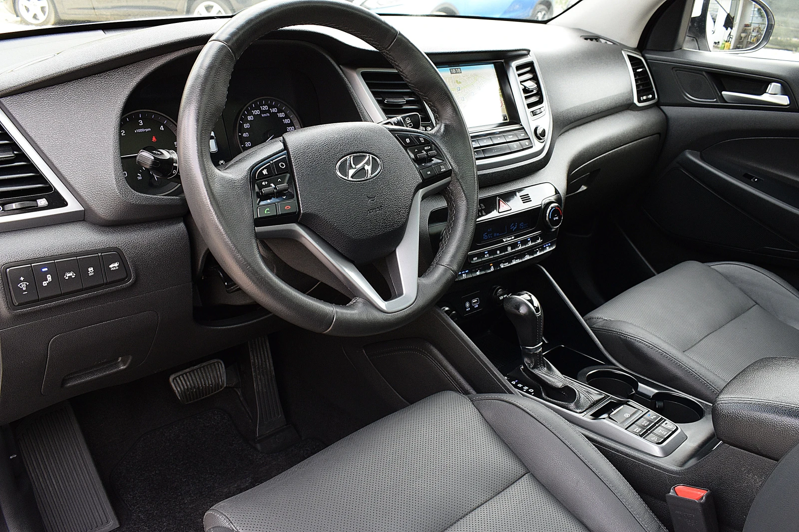 Hyundai Tucson 2.0ШВЕЙЦАРИЯ/VERTEX/4x4/АВТОМАТИК/ОБДУХВАНЕ/КАМЕРА, снимка 8 - Автомобили и джипове - 56168732