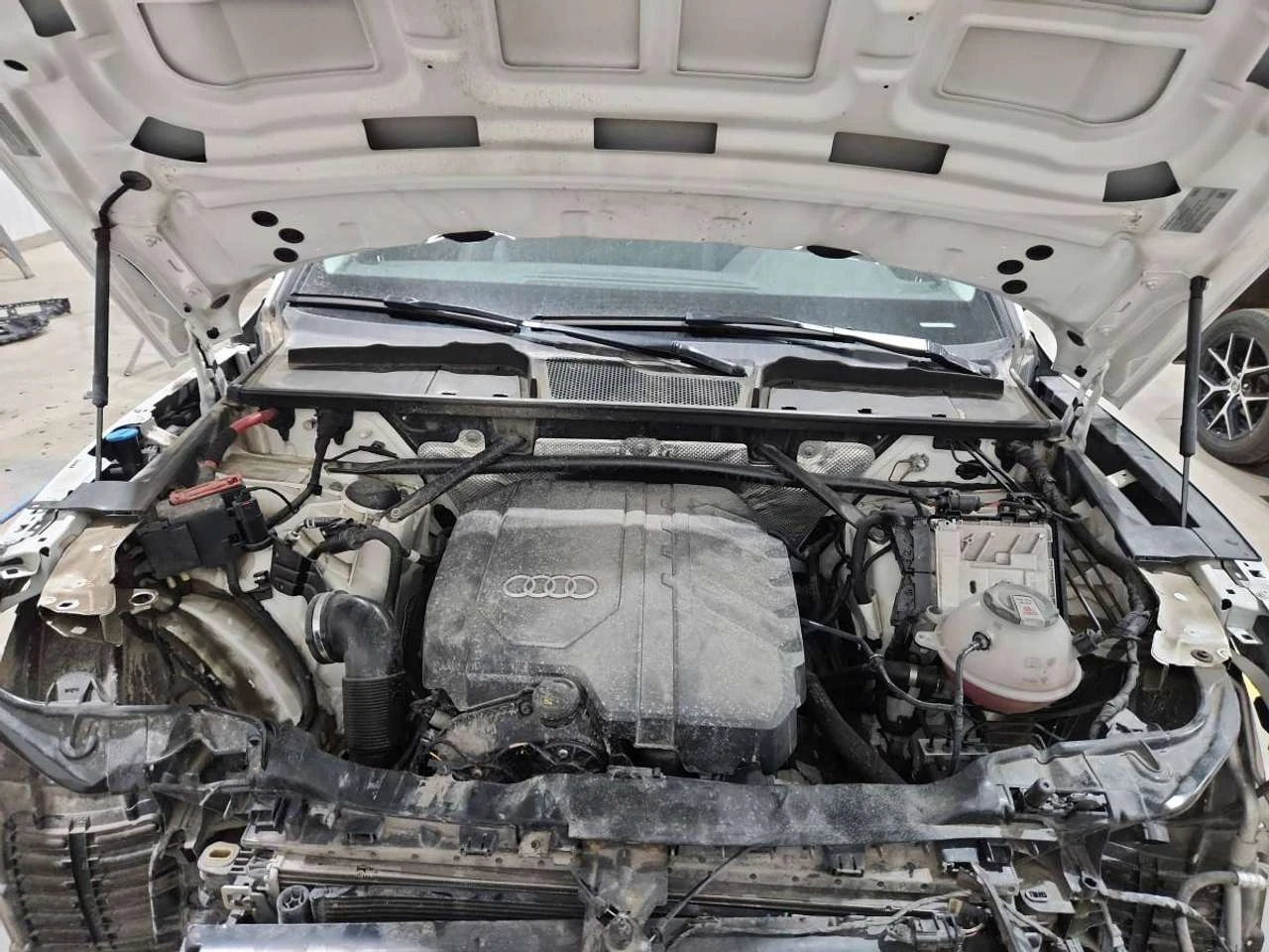 Audi Q5 Komfort, снимка 5 - Автомобили и джипове - 56436300