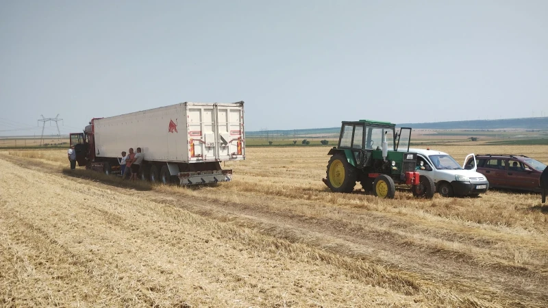 Трактор Болгар ТК82, снимка 6 - Селскостопанска техника - 53528418