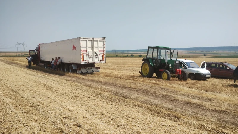 Трактор Болгар ТК82, снимка 5 - Селскостопанска техника - 53528418