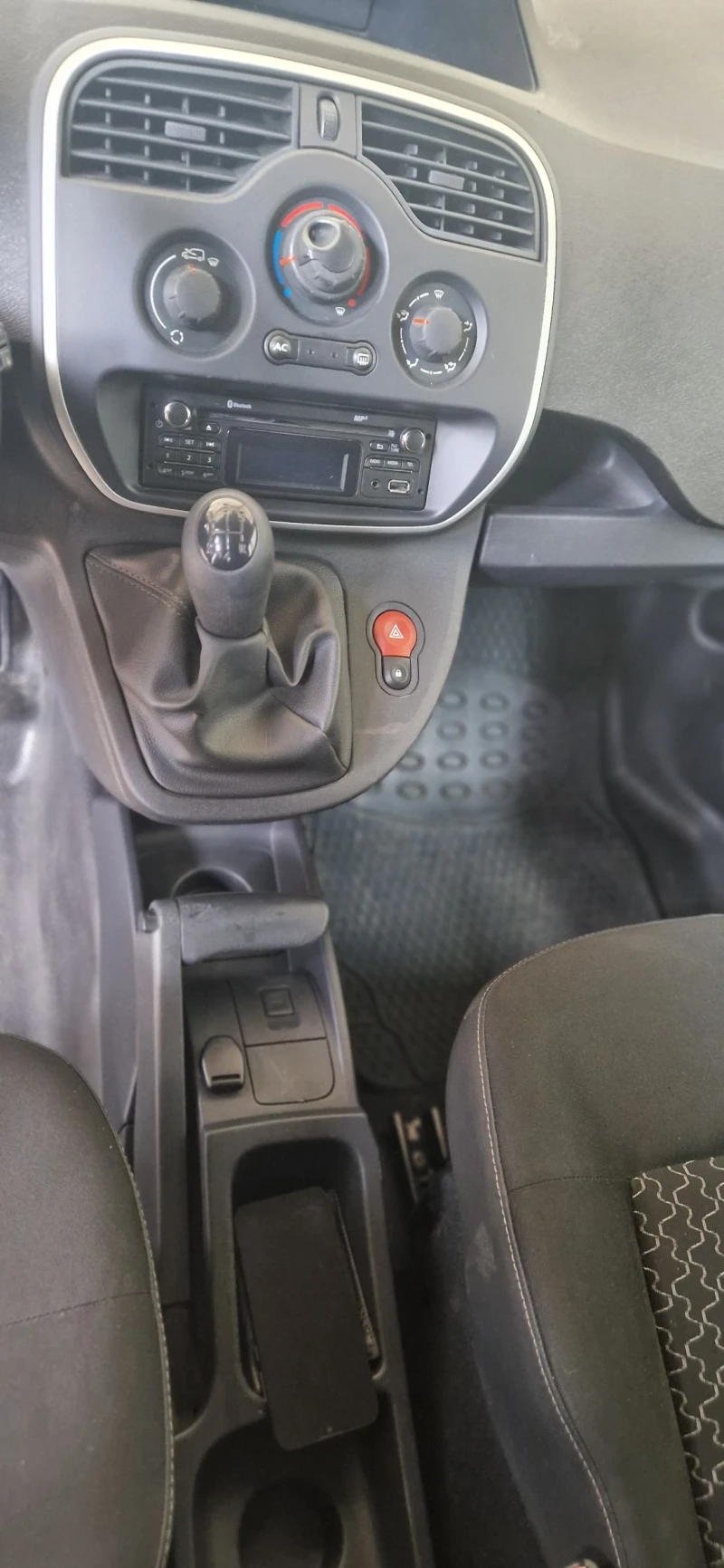 Renault Kangoo 1.5dci, снимка 8 - Автомобили и джипове - 48483753