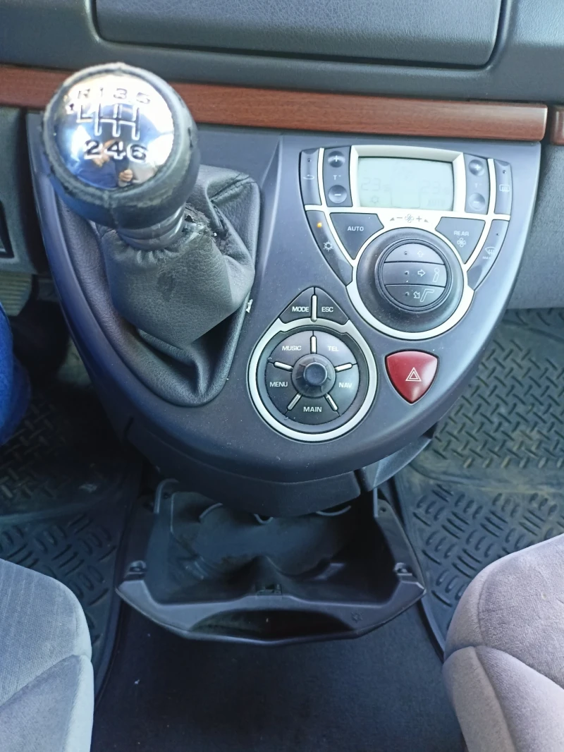 Citroen C8 2.2 HDI, снимка 11 - Автомобили и джипове - 53052194