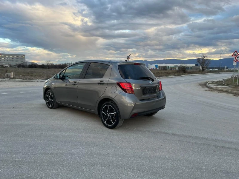 Toyota Yaris Hybrid - New Face - Style - ПЕРФЕКТНА, снимка 2 - Автомобили и джипове - 53395636
