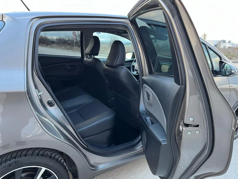 Toyota Yaris Hybrid - New Face - Style - ПЕРФЕКТНА, снимка 8 - Автомобили и джипове - 53395636