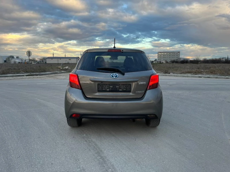Toyota Yaris Hybrid - New Face - Style - ПЕРФЕКТНА, снимка 3 - Автомобили и джипове - 53395636