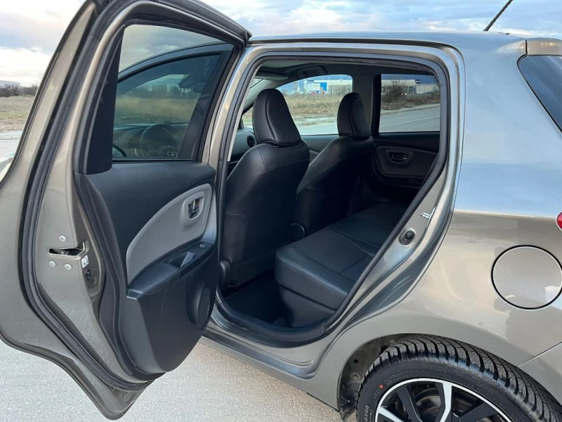 Toyota Yaris Hybrid - New Face - Style - ПЕРФЕКТНА, снимка 10 - Автомобили и джипове - 53395636