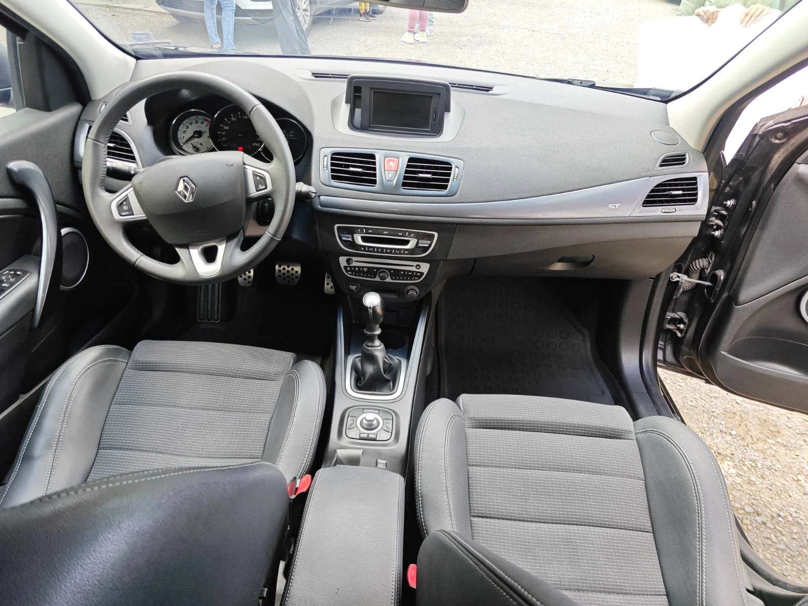 Renault Megane 2.0 TCE 180 к.с. GT Sport Tourer - изображение 10
