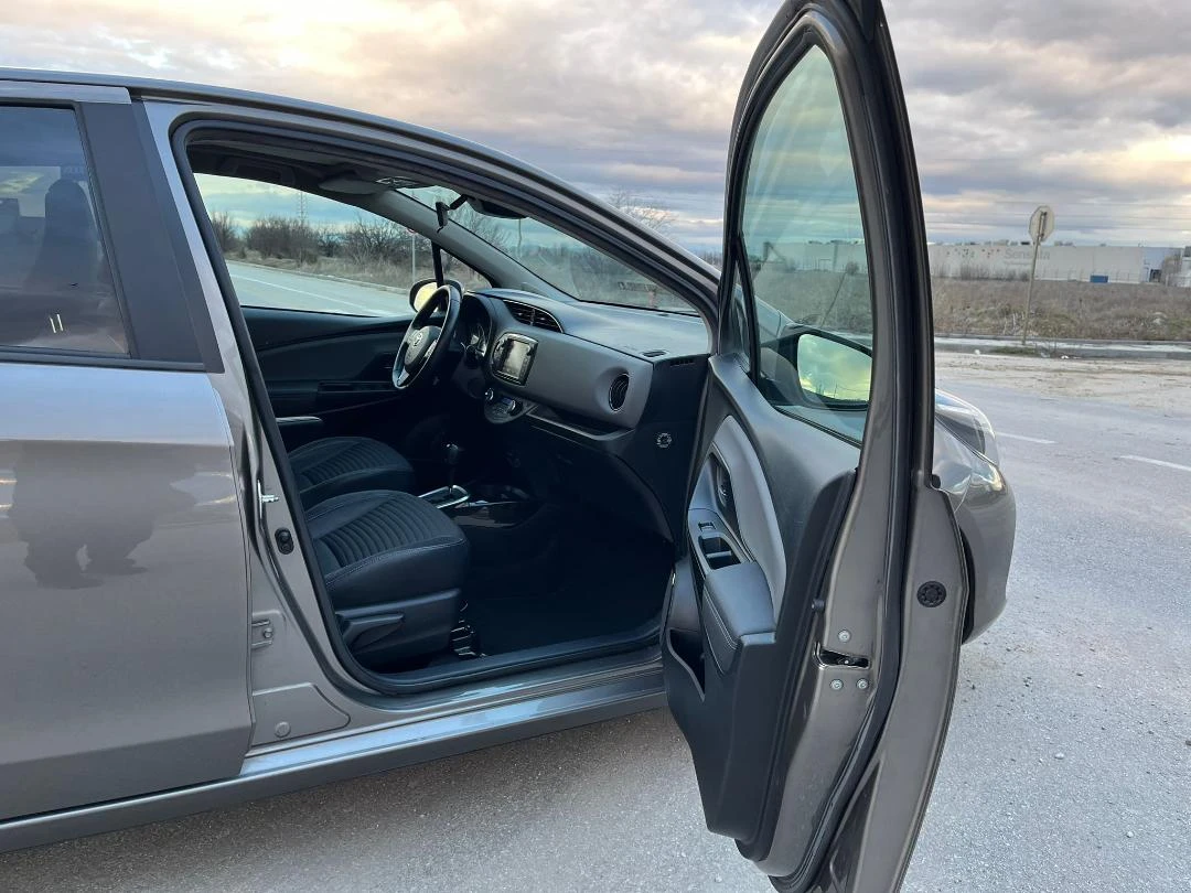 Toyota Yaris Hybrid - New Face - Style - ПЕРФЕКТНА - изображение 9