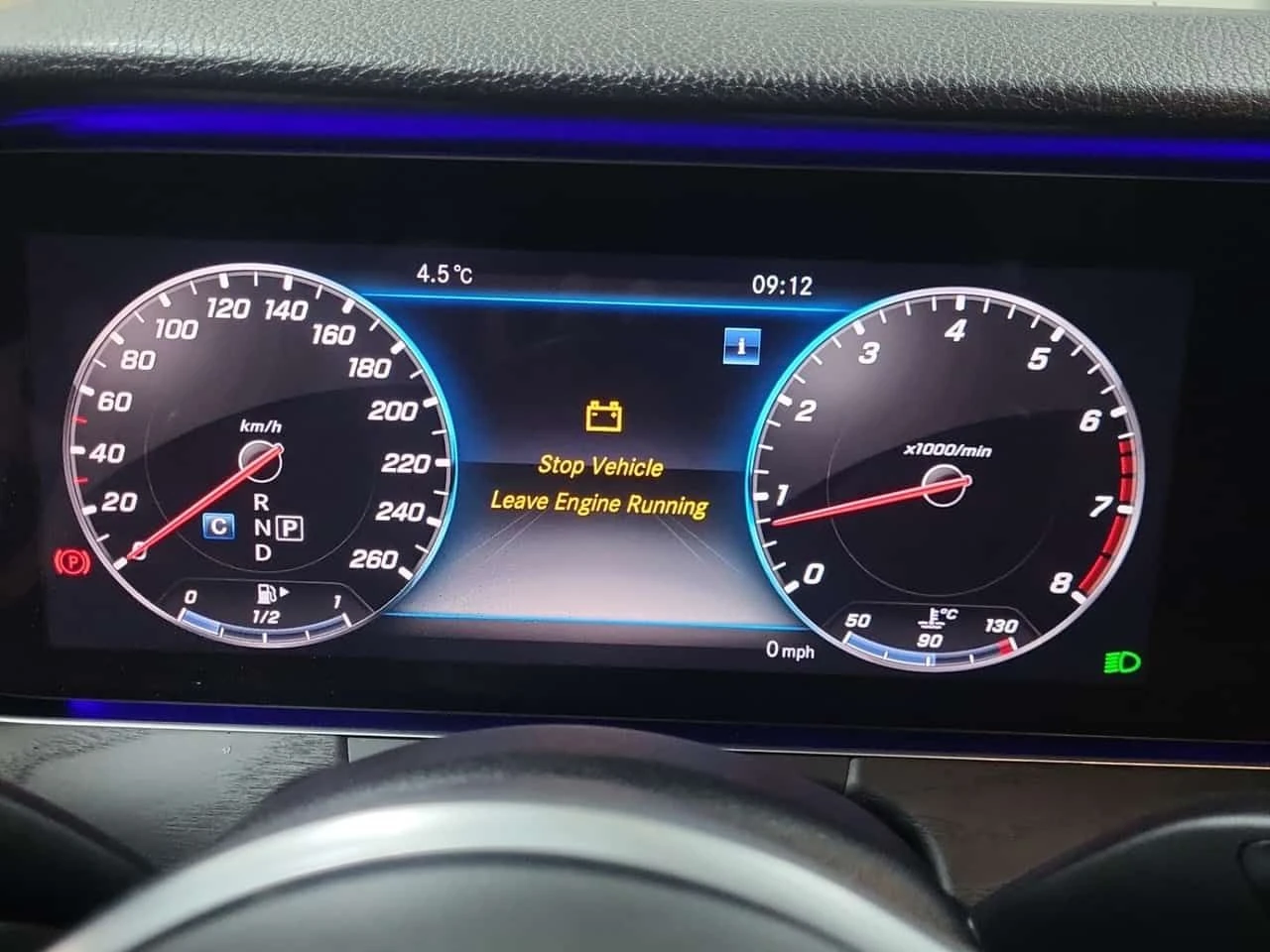 Mercedes-Benz E 300 * 4MATIC Sedan * ОБДУХВАНЕ * ПОДГРЕВ * ПАНОРАМА - изображение 8