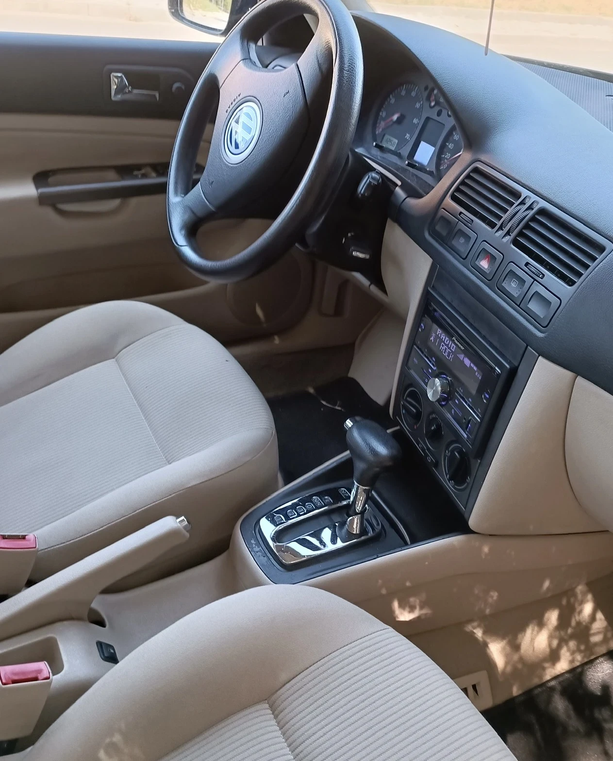 VW Bora, снимка 7 - Автомобили и джипове - 54193576