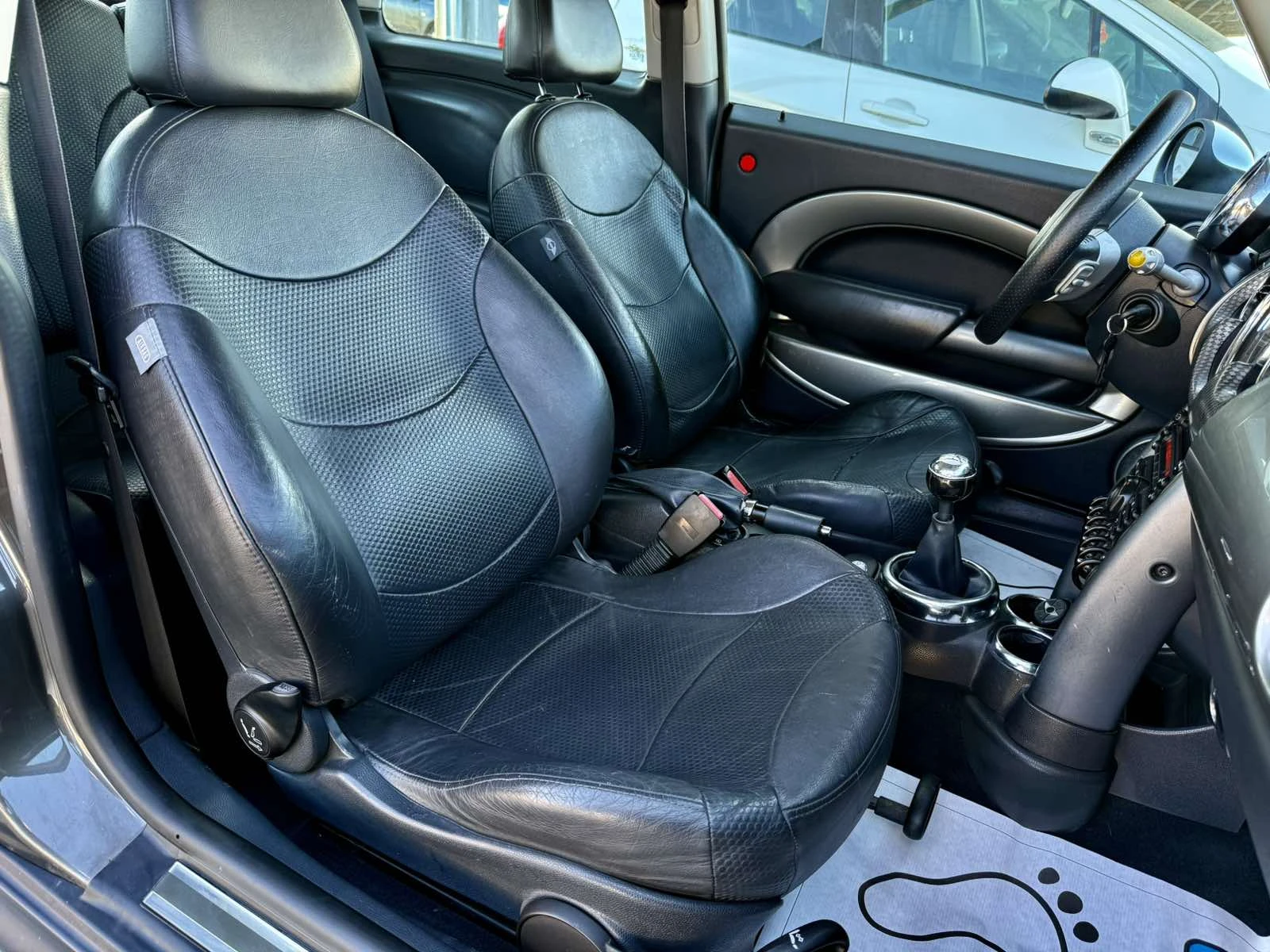 Mini One 1.4D-4D КОЖА 90кс 6ск, снимка 12 - Автомобили и джипове - 54299506